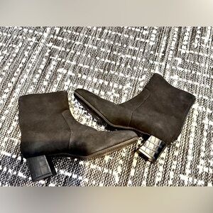 RON WHITE Odelia Water Resistant Bootie Faux Suede Block Ankle Boots 9.5US EUR40